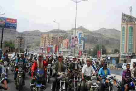 السلطات الأمنية في صنعاء تقرر .. حظر حركة الدراجات النارية وإغلاق محلات بيعها