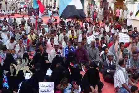 مسيرة يوم الأسير الجنوبي بالمكلا ترفض مشاريع الإحتلال بالجنوب وتؤكد على مطلب التحرير والإستقلال