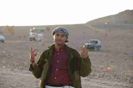 الظروف المعيشية تجبر الناشط والاعلامي الشاب بمدينة المكلا علاء المفلحي على مغادرة البلاد الى الخارج