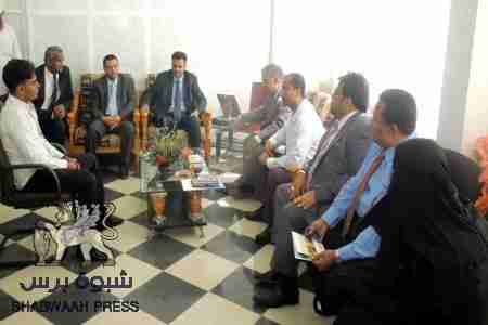 لقاء يجمع رجال أعمال حضارمة مع وفد غرفة أبيكس واتحاد الصناعات الهندية ..وفد هندي يبحث فرص الاستثمار في حضرموت