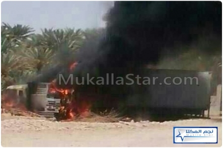 عاجل : مجهولان يشعلان النار على سيارتين بعد قتل سائقيها بقطن حضرموت (صورة)