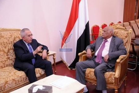 تعيين رئيس الوزراء الفلسطيني الأسبق الدكتور فياض خبيرا استراتيجيا لاستيعاب أموال المانحين باليمن