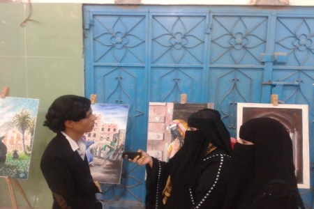 الرسام المحترف عبدالرحمن في حوار خاص: من خلال معرضي أظهرت جزء بسيط من تاريخ حضرموت العريق