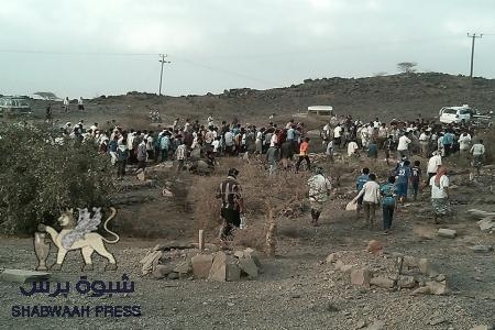 المئات من ابناء الحبيلين يشيعون ناشط في الحركة الشبابية الاخجف بعد تعرض لحادث مروري مروع ..