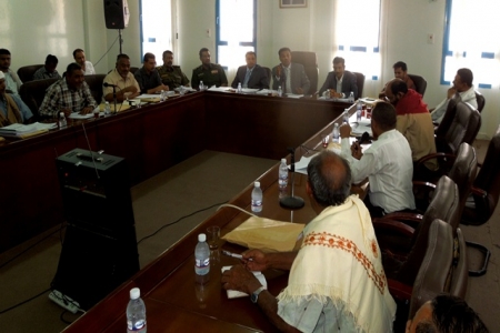 محلي حضرموت يوصي باستكمال مشروعي مياه ومجاري الشحر والصرف الصحي لتريم وسيؤون