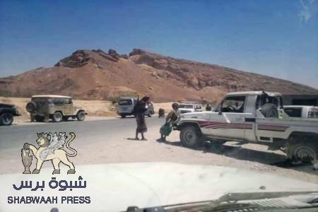 قبائل ميفعة تحتجز معدات ثقيلة لشركة نفطية في صحراء شبوه