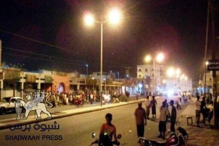 اصوات الرصاص المتقطع تسمع بين حين وآخر من معسكر العليي في الشحر