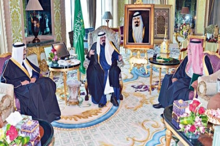 اختيار الأمير مقرن بن عبدالعزيز مرشحا نهائيا لمنصب الملك .. صيانة للحكم السعودي