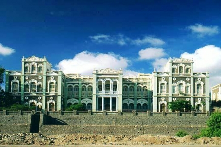 سرقة ونهب تأريخ الجنوب ... نهب المتحف الوطني في قصر السلطان صباح اليوم