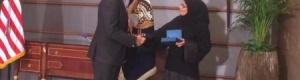 أوباما يسلم سعودية جائزة ‘‘ أشجع امرأة ‘‘