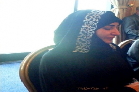 امن مطار صنعاء يمنع هناء الاديمي من السفر ويلزمها بكتابة تعهد بالإكراه