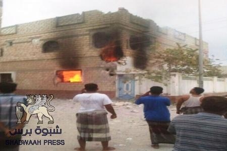 هجوم الجيش في الشحر صباح اليوم يستهدف منزل دكتور من أبناء الشحر