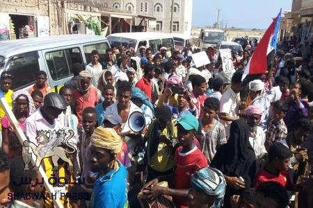 سقطرى تخرج بمسيرة ومهرجان حاشد وتؤكد المشاركة النوعية في يوم الحرب على الجنوب 27  ابريل الذي ستحتضنه المكلا