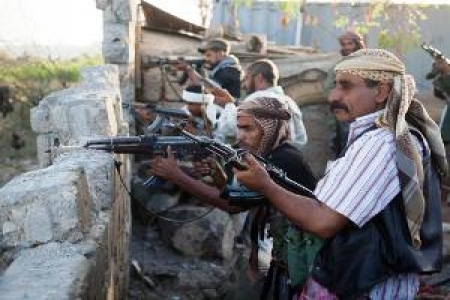 مسلحون يختطفون ضابطا بعد طعنه وسط اليمن