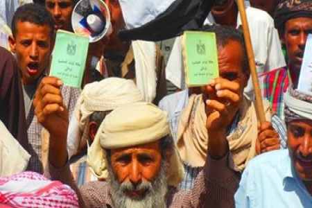 حكومة صنعاء تصرف بطاقات شخصية في أبين لمواطنين شماليين على أعتبارهم من أبين