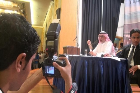 أشاد بالتعاون السعودي مع الطلاب اليمنيين والحضارم الدارسين بجامعات المملكة بقشان يشارك الطلاب الحضارم همومهم وأمنياتهم بملتقاهم الخاص بصنعاء