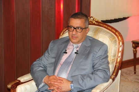 فضيحة جديدة لـ نصر طه مصطفى مدير مكتب رئاسة الجمهورية يلحس نصف مليار ريال لشراء فيلا