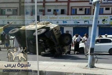 بسبب السرعة : مقتل جنديين وجرح أثنان آخران في انقلاب عربة عسكرية بالمكلا