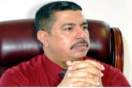 وزير النفط خالد بحاح في باريس لتحسين أسعار الغاز