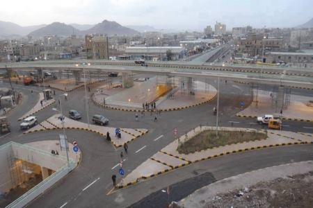 يسرقون الجنوب ويعمرون مناطقهم:90 مليار لترميم طرق تعز .. وللجنوب الحفر والمطبات