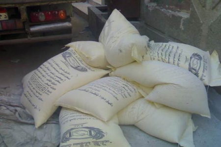 أستيراد دقيق منتهي الصلاحية من معونة الامارات من مأرب الى عدن