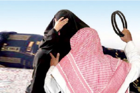 50 ألف ريال وسجن يصل إلى عام عقوبة ضرب الزوج لزوجته