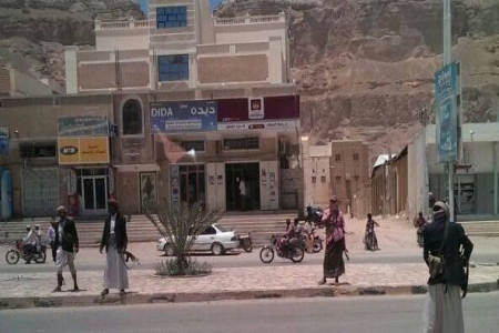 مسلحون قبليون من ذمار ينصبون نقاط تفتيش في سيئون
