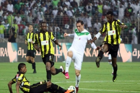 الأهلي يحسم ذهاب ديربي الغربية بفوز ضعيف على الاتحاد في كأس خادم الحرمين