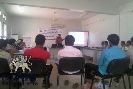 شبوة خطوات للتنمية تنظم ورشة عمل حول تعزيز التعبير السلمي بين الشباب