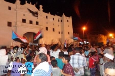 مسيرة جماهيرية بالشحر تدعو للزحف إلى المكلا للمشاركة بذكرى إعلان الحرب