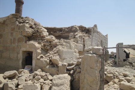 قوات الجيش اليمني تقصف مواقع للقاعدة في أمصومعة بالبيضاء