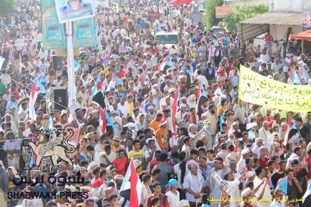 المكلا تحتضن أكبر حشد بشري في تاريخها والجنوبيين يُحيون ذكرى إعلان الحرب عليهم ويعلنون رفض مشاريع تقسيم بلدهم