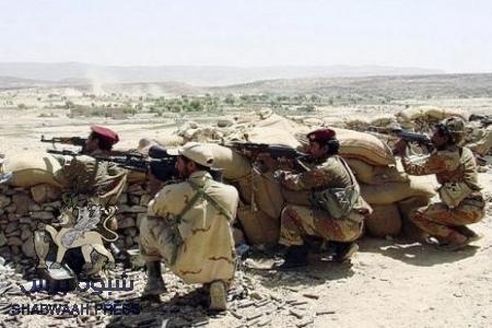 عاجل : قتال عنيف بين عناصر من القاعدة وقوات عسكرية يمنية جنوب شرق عتق