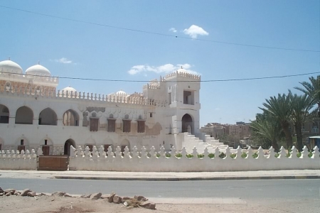 نجاة محافظ البيضاء وقائد المنطقة السابعة من محاولة اغتيال ومقتل عدد من مرافقيهم