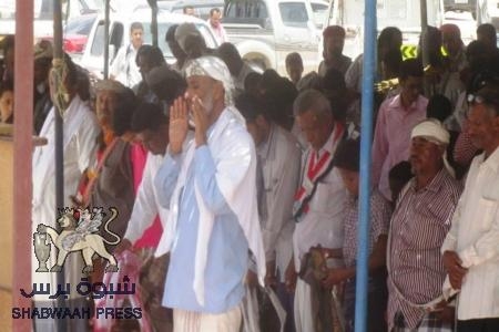 أبناء شبوه يؤدون صلاة جمعة مليونية المكلا افشلت مشروع الاقاليم