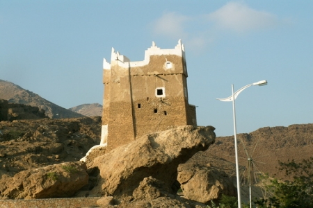 سلطات صنعاء تقر باصابة جنديين في انفجار الأمن القومي بالمكلا