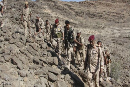 سكاي نيوز - اليمن : تنظيم القاعدة يفرج عن 8 جنود أسرى