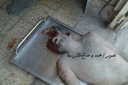 مقتل مواطن حضرمي و11 جندي في تفجير معسكر الشرطة العسكرية بالمكلا