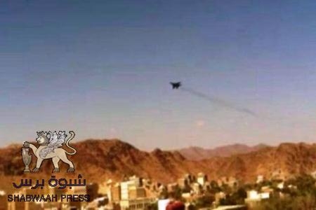 عاجل : ضربة جوية تستهدف مواقع مفترضة للقاعدة في وادي يشبم العوالق