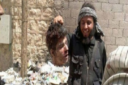 صحيفة حكومية تهاجم الخطاب الديني السلفي وتطالب بالفتك بأصحابه