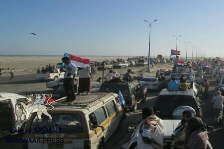 جنود صنعاء يصادرون أموال وكامرات وجوالات على شباب الجنوب المحتفلين في عدن