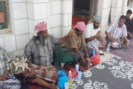 في لقاء لمشائخ وأعيان يافع بساحل حضرموت الشيخ البطاطي يُعفي السعدي عن متابعة قضية اختطاف طفله (صور)