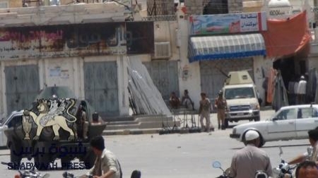 نجاة ضابط حضرمي من محاولة اغتيال في سيئون وحصار فندق للاشتباه بوجود أفراد من القاعدة (صور)