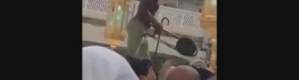 بالفيديو.. أفريقي يحطم أنوار ‘‘حجر إسماعيل‘‘ بالحرم المكي .. والشرطة تضبطه