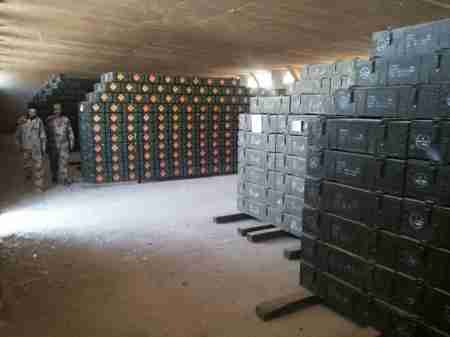 مستودعات اللواء 310 بعمران تتعرض لعمليات نهب كبرى
