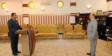 وزير النفط يناشد الرئيس هادي التدخل لإيقاف عبث حيتان تهريب النفط