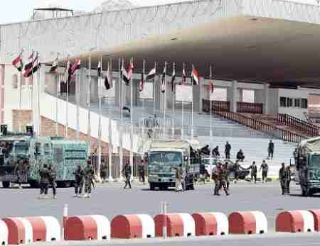 هدوء في صنعاء وصالح ينفي الدعوة لتظاهرات ضد هادي