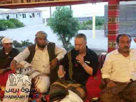 الشيخ المفلحي يلتقي بنشطاء جنوبيين بعدن