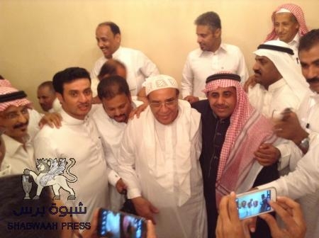 سفينتنا بغت ربان ماهــــــــــــــر جاد تمكينه .. يخرجها من الغبه وسط من موجــــــها وبـحار  .. قصيدة من وحي لقاءات السيد العطاس