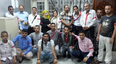 موظفو تلفزيون عدن يرفعون الشارات الحمراء ويناشدون الرئيس إنصافهم